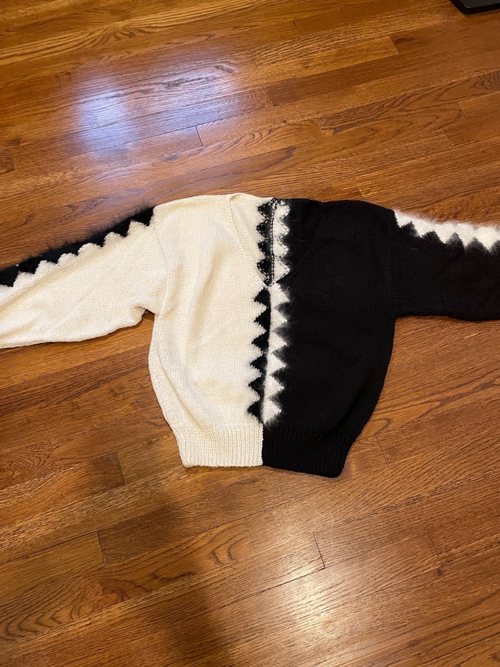 Black & White Zigzag V Neck Sweater